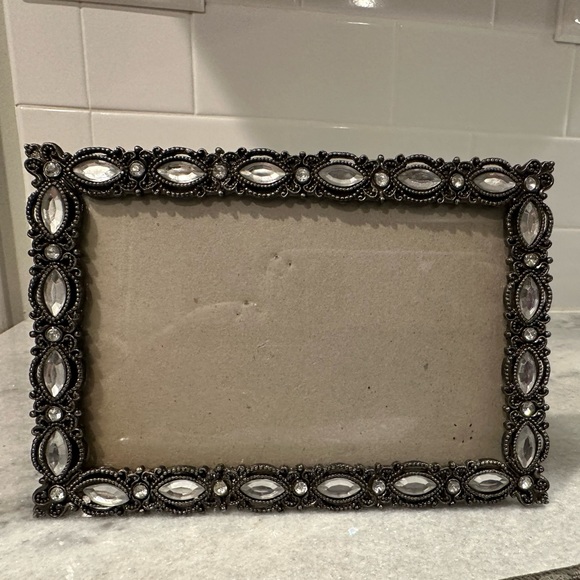 New metal and crystal 4x6 picture frame - Picture 3 of 8